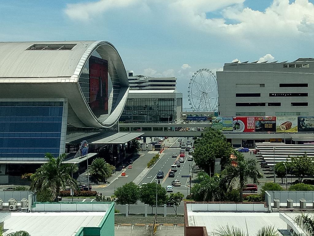 Chin'S Place Sea Residences Moa Manila Exterior photo